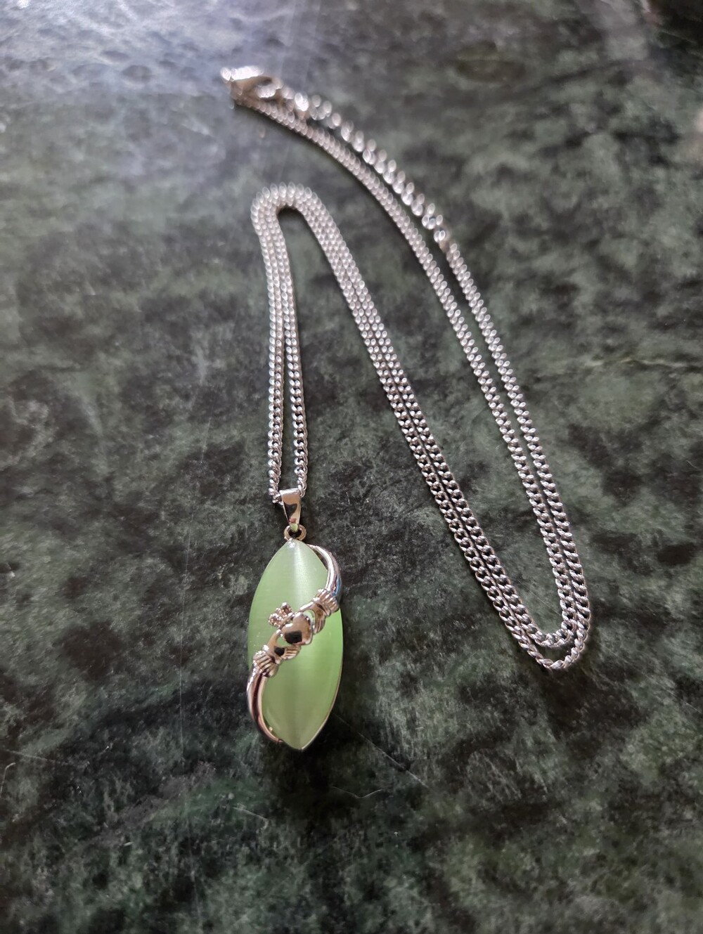SOLVAR Claddagh Green Cat"s Eye Drop Pendant Necklace. Irish
